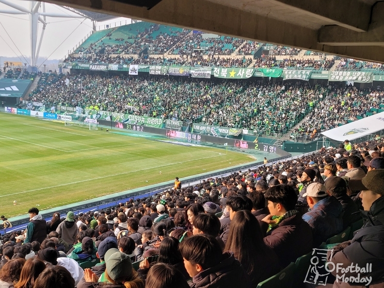 지난 2월 전주월드컵경기장을 가득 메운 전북 현대 모터즈 팬들. ⓒ풋볼먼데이