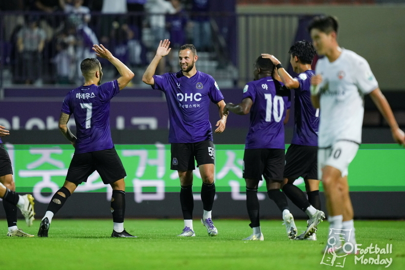 하나은행 K리그1 2025 29라운드 제주SK FC와의 경기에서 득점을 성공한 안양FC의 토마스