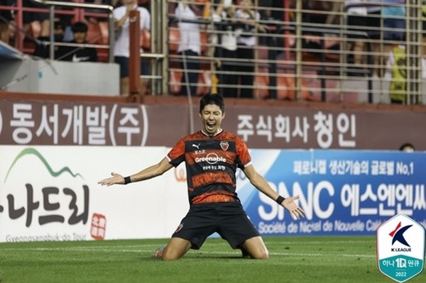20일 펼쳐진 24R 포항과 인천의 경기는 1:1 무승부로 끝났다. 사진은 동점골을 터뜨리고 기뻐하는 허용준 ©연합뉴스=한국프로축구연맹 제공 20일 펼쳐진 24R 포항과 인천의 경기는 1:1 무승부로 끝났다. 사진은 동점골을 터뜨리고 기뻐하는 허용준 ©연합뉴스=한국프로축구연맹 제공
