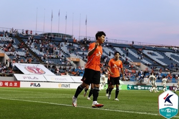 16라운드 제주와 인천의 경기에서 결승골을 터뜨린 주민규 ©연합뉴스=한국프로축구연맹 제공 16라운드 제주와 인천의 경기에서 결승골을 터뜨린 주민규 ©연합뉴스=한국프로축구연맹 제공