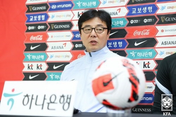 대한민국 U-23 국가대표팀을 이끌고 있는 황선홍 ⓒ연합뉴스=대한축구협회 제공 대한민국 U-23 국가대표팀을 이끌고 있는 황선홍 ⓒ연합뉴스=대한축구협회 제공