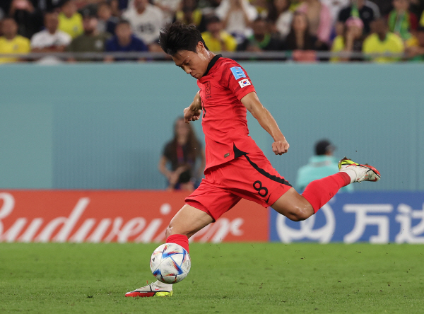 '2022 FIFA 카타르월드컵' 16강전에서 만회골을 터뜨린 백승호 ©연합뉴스 '2022 FIFA 카타르월드컵' 16강전에서 만회골을 터뜨린 백승호 ©연합뉴스
