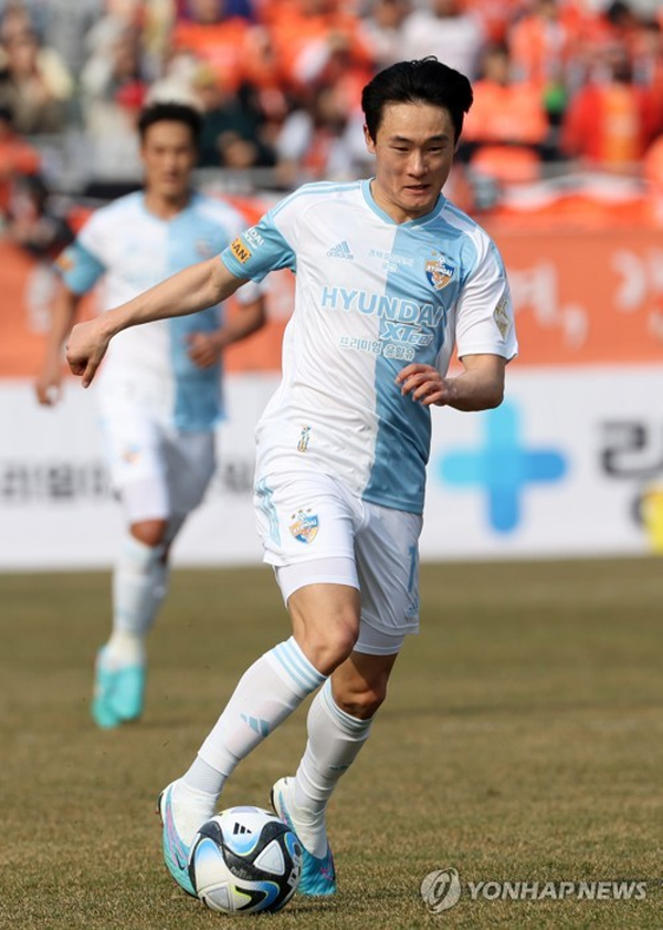 친정팀을 만나는 '엄살라' 엄원상 ©연합뉴스=한국프로축구연맹 제공 친정팀을 만나는 '엄살라' 엄원상 ©연합뉴스=한국프로축구연맹 제공