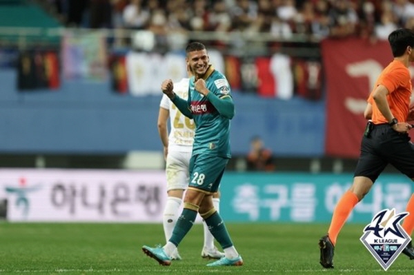 5라운드 서울전 승리의 기쁨을 만끽하는 대전 티아고 ©연합뉴스=한국프로축구연맹 5라운드 서울전 승리의 기쁨을 만끽하는 대전 티아고 ©연합뉴스=한국프로축구연맹