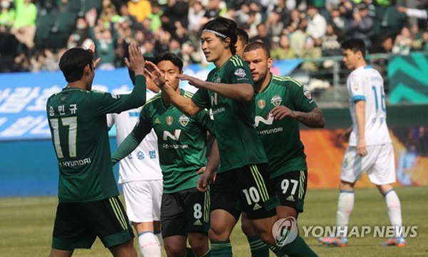 약 한 달만에 부상에서 복귀하는 조규성 ©연합뉴스 약 한 달만에 부상에서 복귀하는 조규성 ©연합뉴스