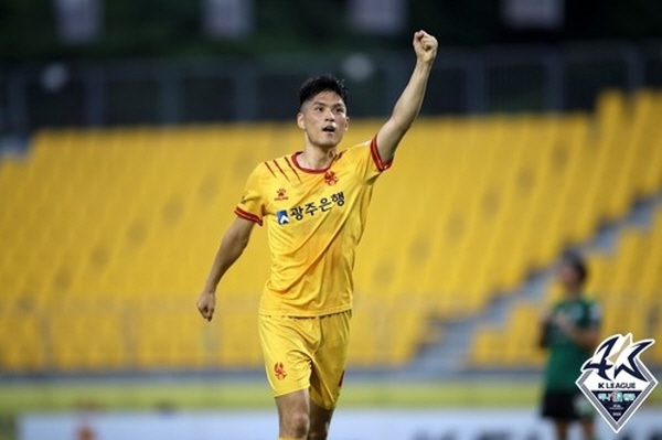 19라운드 전북전에서 결승골을 터뜨린 광주 이순민 ©연합뉴스=한국프로축구연맹 19라운드 전북전에서 결승골을 터뜨린 광주 이순민 ©연합뉴스=한국프로축구연맹