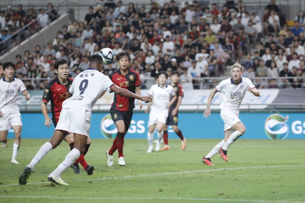 19일 FC서울이 대구FC와 비기며 5경기 째 승리를 챙기지 못했다. 서울 안익수 감독은 경기 후 전격 사퇴로 충격을 줬다.ⓒ대구FC 제공 ⓒ대구FC 제공