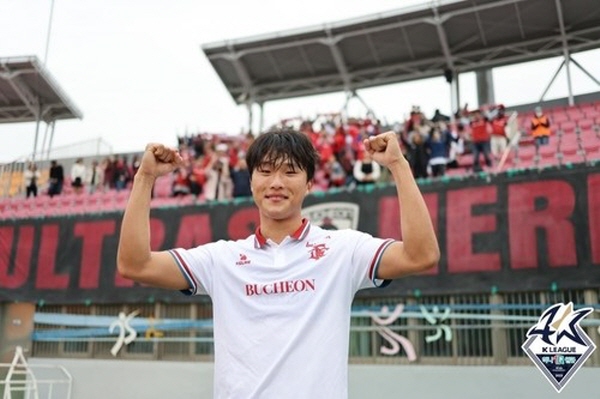 최근 부상에서 복귀해 득점포를 재가동중인 부천 안재준 ©연합뉴스=한국프로축구연맹 제공 최근 부상에서 복귀해 득점포를 재가동중인 부천 안재준 ©연합뉴스=한국프로축구연맹 제공