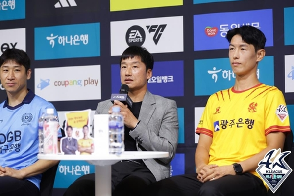 18일 서울 용산구 나인트리 프리미어 로카우스 호텔에서 열린 하나원큐 K리그1 2023 파이널라운드 미디어데이에서 포부를 밝히는 광주의 이정효 감독 ©연합뉴스=한국프로축구연맹 제공 18일 서울 용산구 나인트리 프리미어 로카우스 호텔에서 열린 하나원큐 K리그1 2023 파이널라운드 미디어데이에서 포부를 밝히는 광주의 이정효 감독 ©연합뉴스=한국프로축구연맹 제공