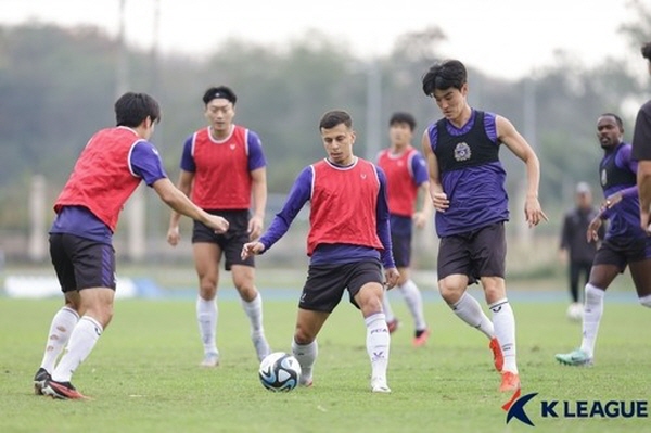 훈련 중인 FC 안양 선수들 ©연합뉴스=한국프로축연맹 제공 훈련 중인 FC 안양 선수들 ©연합뉴스=한국프로축연맹 제공